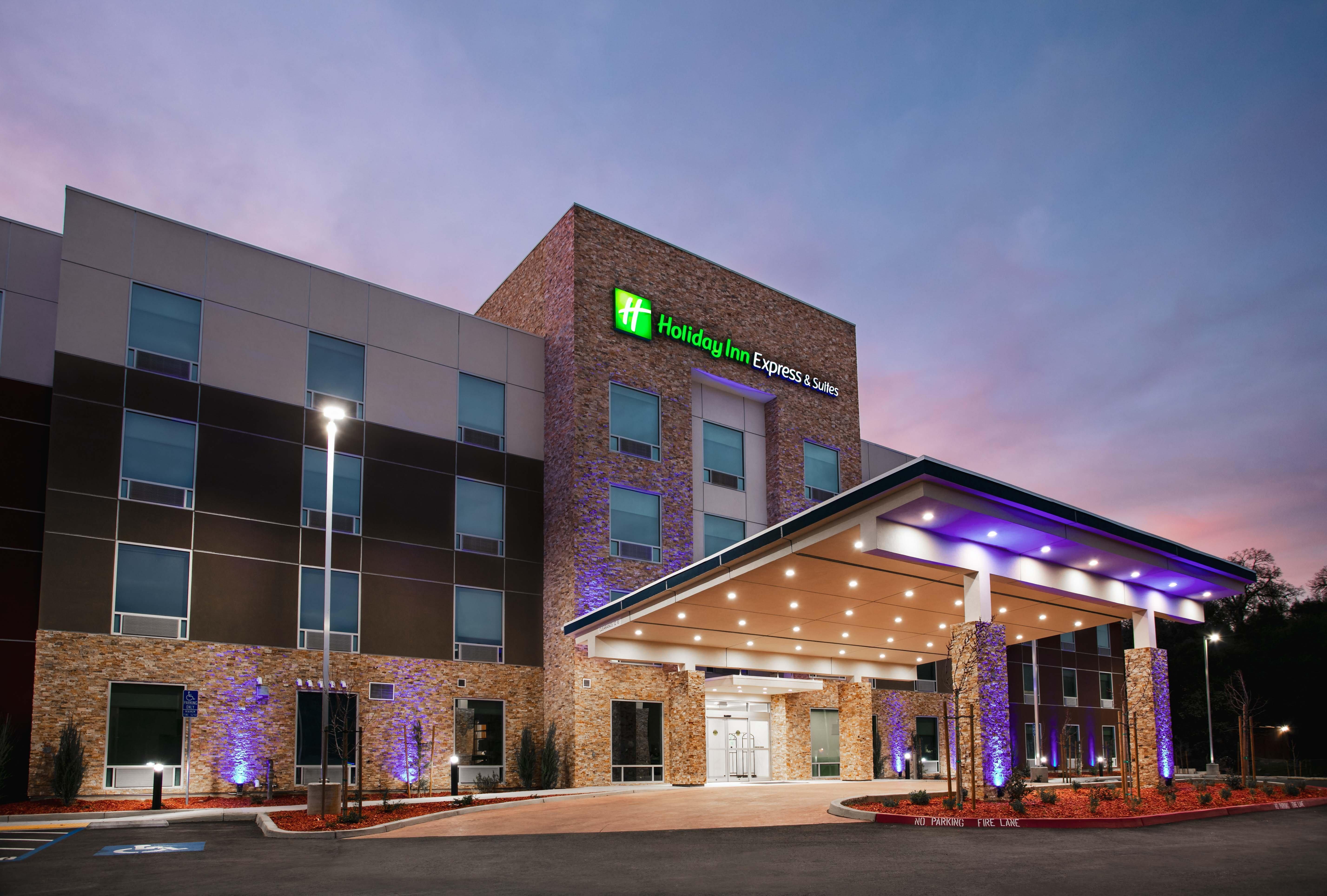 Holiday Inn Express & Suites Oakhurst-Yosemite Park Area By Ihg Exterior photo