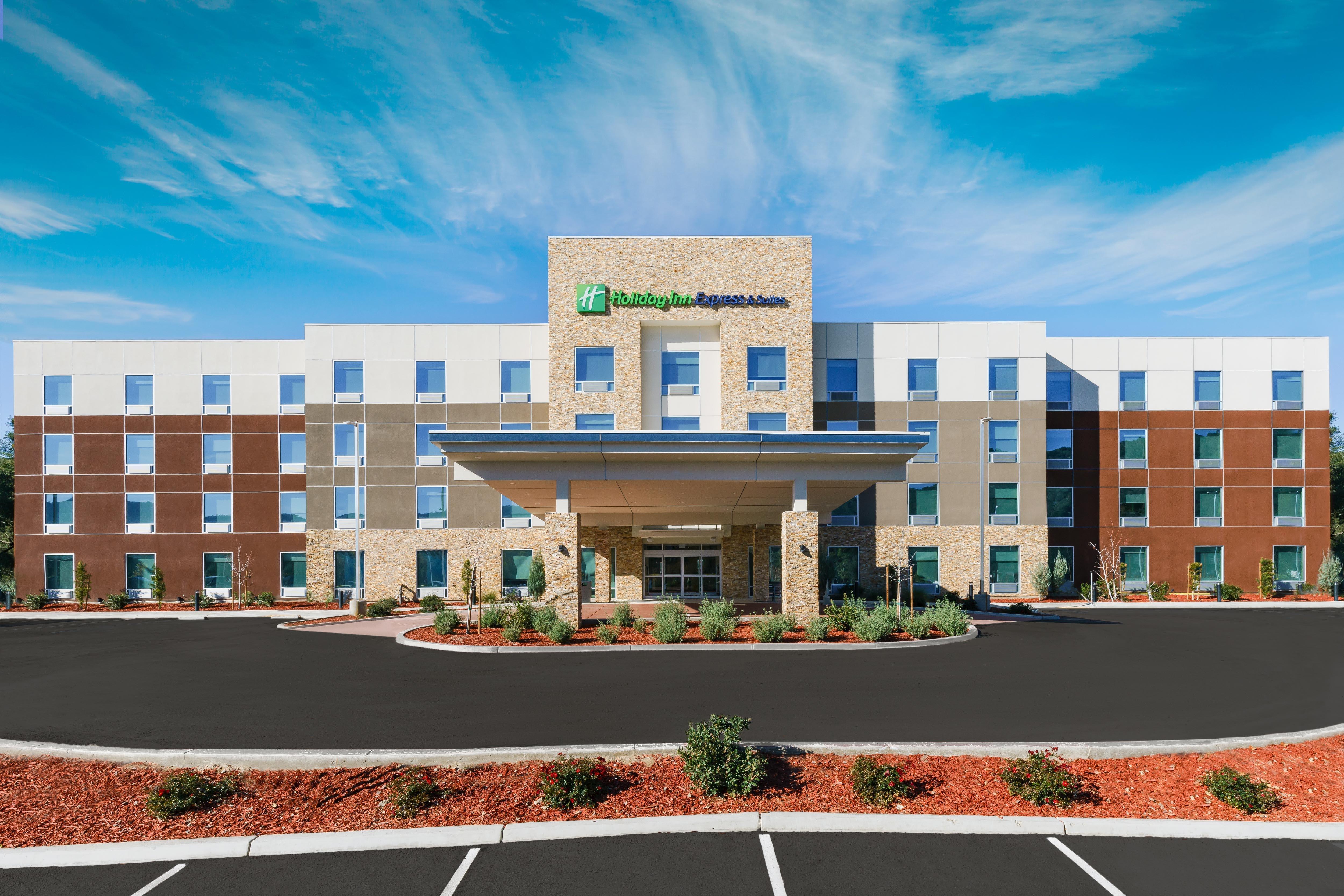Holiday Inn Express & Suites Oakhurst-Yosemite Park Area By Ihg Exterior photo